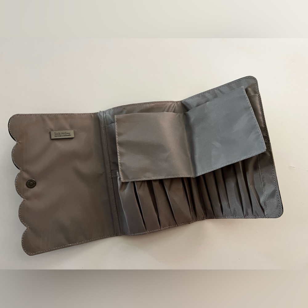 Trish McEvoy The power of brushes case